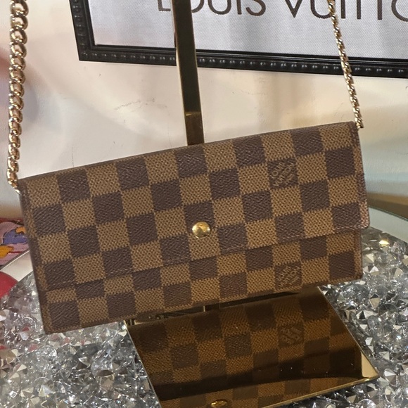 Louis Vuitton Damier Ebene Sarah Wallet. - Picture 1 of 10